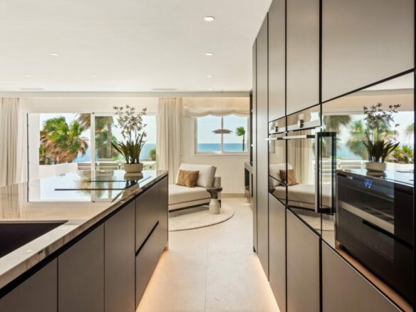 New Golden Mile – 3B Penthouse – Beachfront -Turnkey