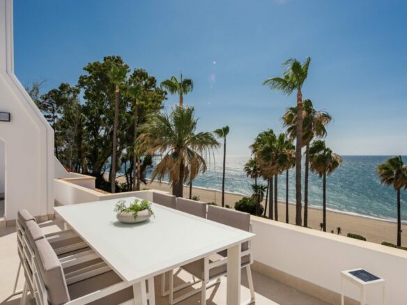 New Golden Mile – 3B Penthouse – Beachfront -Turnkey