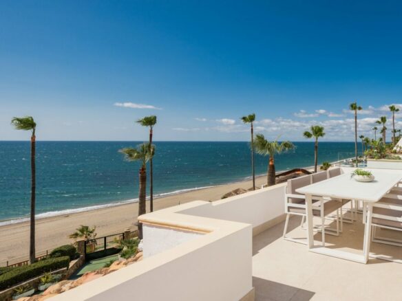 New Golden Mile – 3B Penthouse – Beachfront -Turnkey