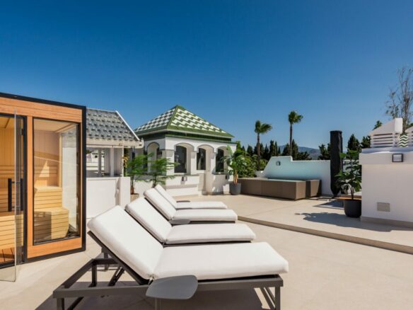 New Golden Mile – 3B Penthouse – Beachfront -Turnkey