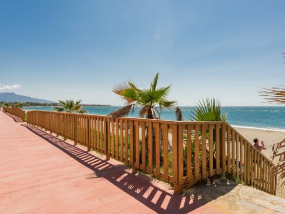 New Golden Mile – 3B Penthouse – Beachfront -Turnkey