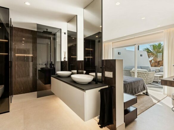 New Golden Mile – 3B Penthouse – Beachfront -Turnkey