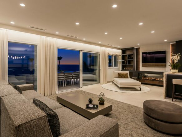 New Golden Mile – 3B Penthouse – Beachfront -Turnkey