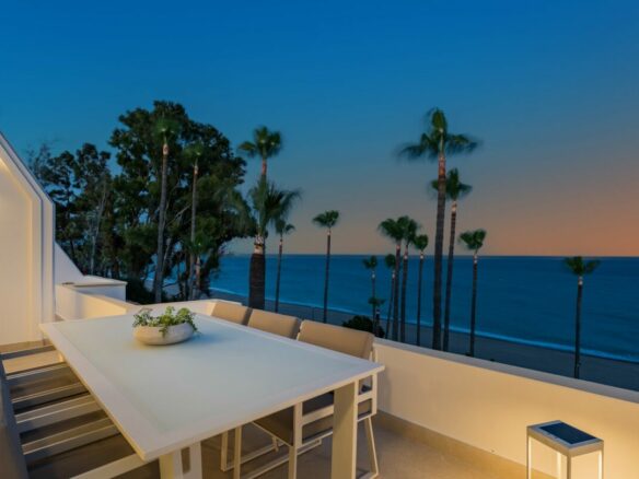 New Golden Mile – 3B Penthouse – Beachfront -Turnkey
