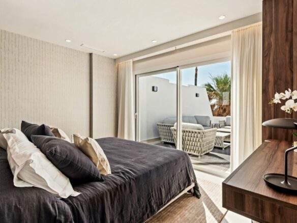 New Golden Mile – 3B Penthouse – Beachfront -Turnkey