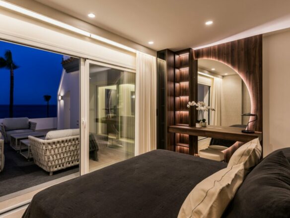 New Golden Mile – 3B Penthouse – Beachfront -Turnkey