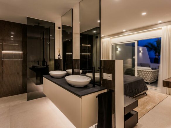 New Golden Mile – 3B Penthouse – Beachfront -Turnkey