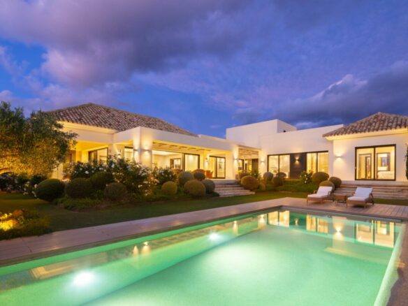 Nueva Andalucia – 5B Luxury Villa – Turn Key ready