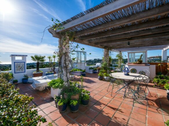 Aloha Pueblo – Townhouse + 3 Shops -Sea Views – Lift
