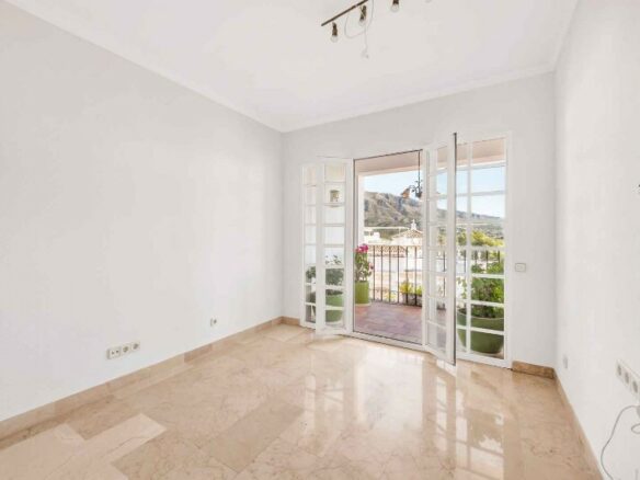 Aloha Pueblo – Townhouse + 3 Shops -Sea Views – Lift