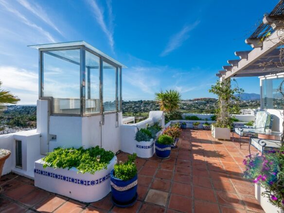 Aloha Pueblo – Townhouse + 3 Shops -Sea Views – Lift