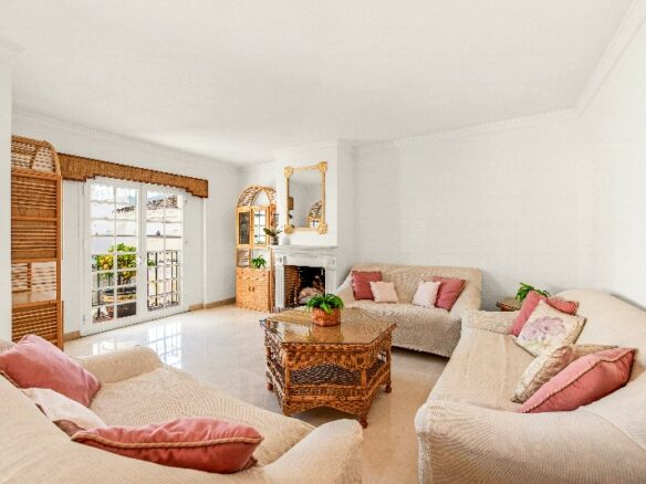 Aloha Pueblo – Townhouse + 3 Shops -Sea Views – Lift