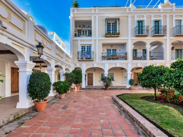 Aloha Pueblo – Townhouse + 3 Shops -Sea Views – Lift