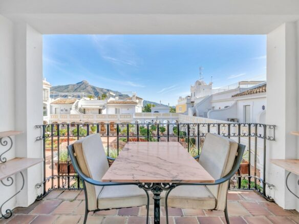 Aloha Pueblo – Townhouse + 3 Shops -Sea Views – Lift