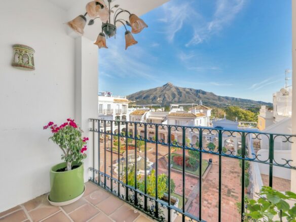 Aloha Pueblo – Townhouse + 3 Shops -Sea Views – Lift