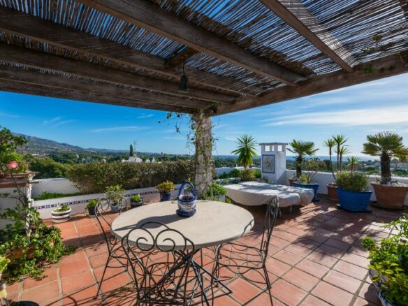Aloha Pueblo – Townhouse + 3 Shops -Sea Views – Lift