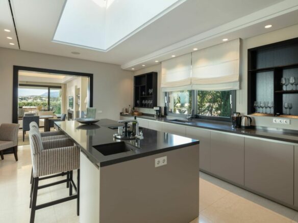 Nueva Andalucia – 5B Luxury Villa – Turn Key ready