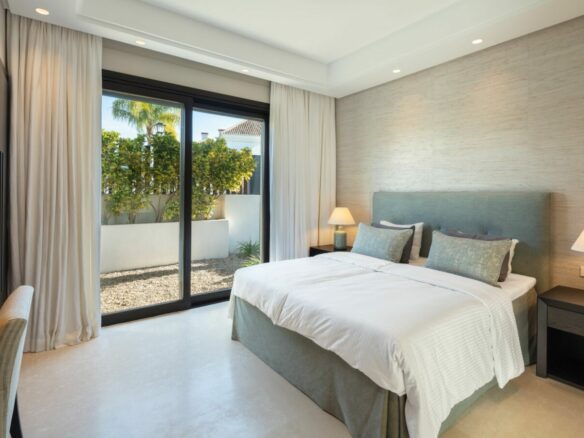 Nueva Andalucia – 5B Luxury Villa – Turn Key ready