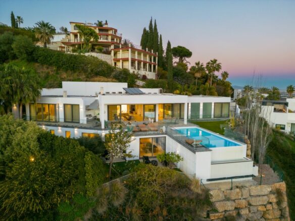 SOLD – El Herrojo  -7B Modern Villa – Panoramic Sea Views