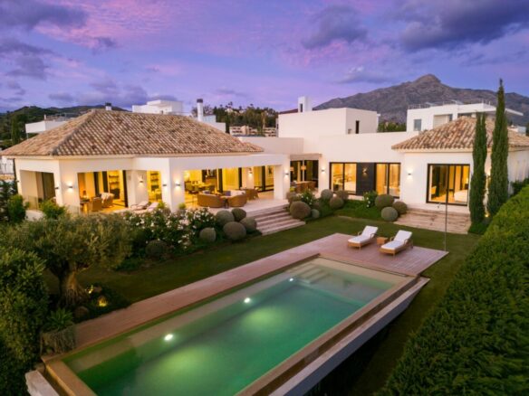 Nueva Andalucia – 5B Luxury Villa – Turn Key ready