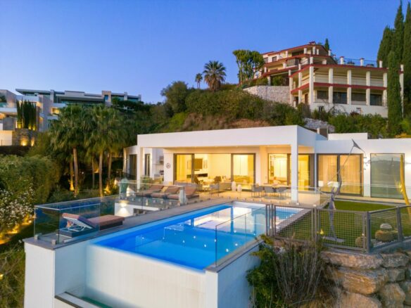 SOLD – El Herrojo  -7B Modern Villa – Panoramic Sea Views