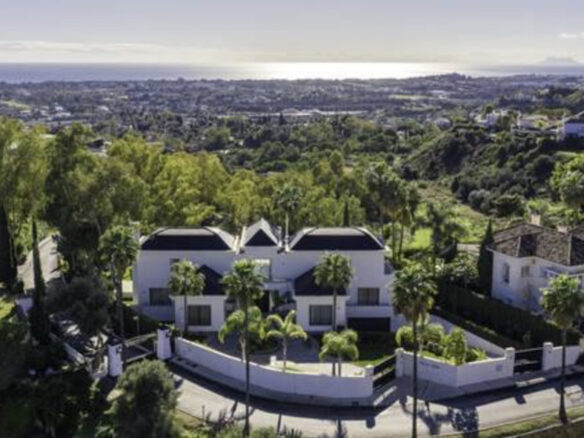 EL HERROJO, BENAHAVIS  – 7B Modern villa – Great Views