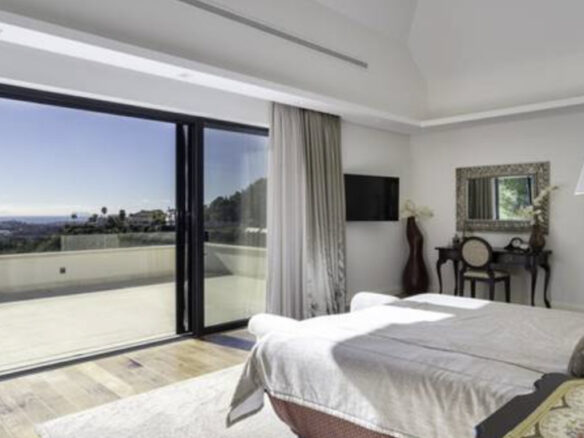 EL HERROJO, BENAHAVIS  – 7B Modern villa – Great Views