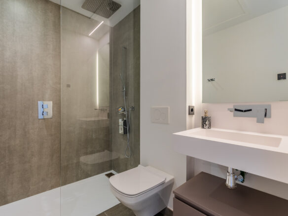 🌊FRONTLINE BEACH LUXURY TOWNHOUSE – TURNKEY-GATED – ESTEPONA 🏝️