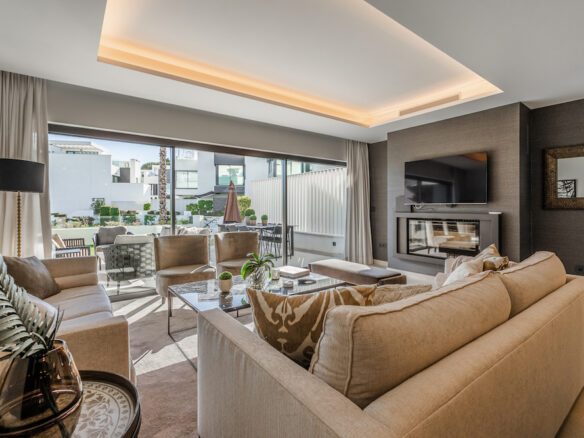 🌊FRONTLINE BEACH LUXURY TOWNHOUSE – TURNKEY-GATED – ESTEPONA 🏝️