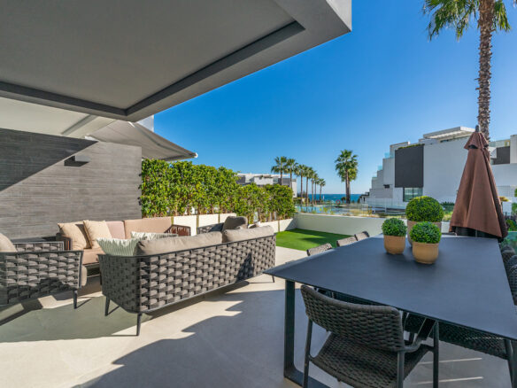 🌊FRONTLINE BEACH LUXURY TOWNHOUSE – TURNKEY-GATED – ESTEPONA 🏝️
