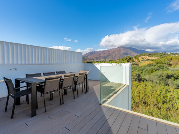🌊FRONTLINE BEACH LUXURY TOWNHOUSE – TURNKEY-GATED – ESTEPONA 🏝️