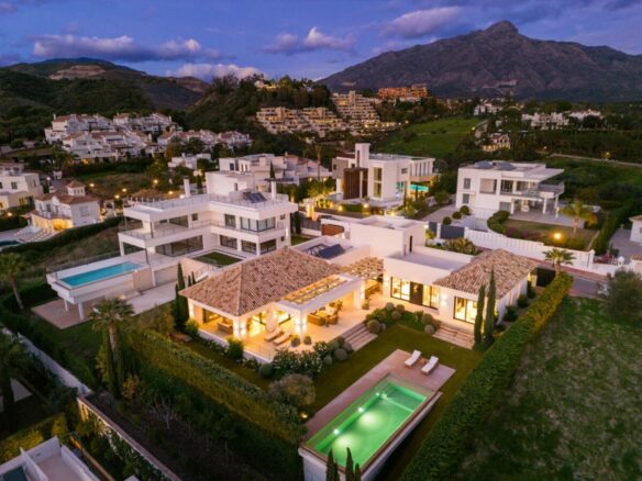 Nueva Andalucia – 5B Luxury Villa – Turn Key ready