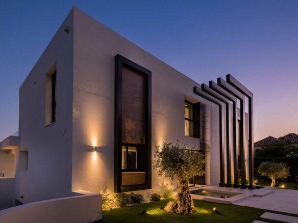 Nueva Andalucía – Modern 6B Villa -1st Line Golf – For RENT