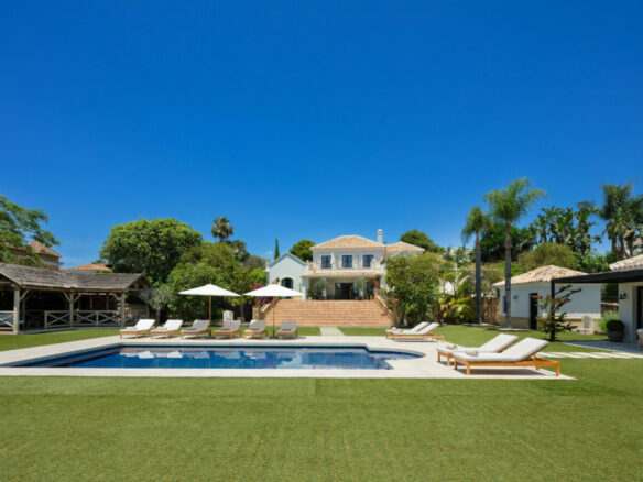 Reduced – El Paraiso – 5B Villa – Turn Key Ready