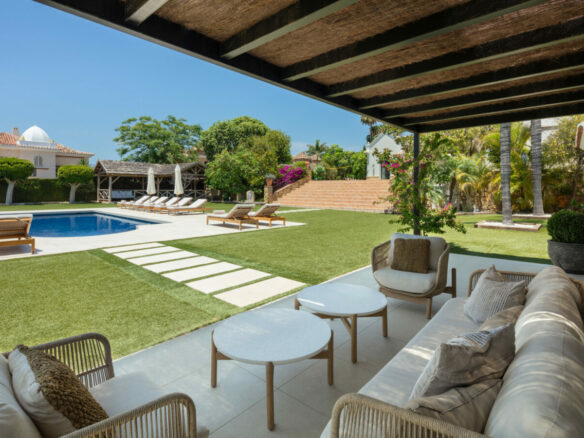 Reduced – El Paraiso – 5B Villa – Turn Key Ready