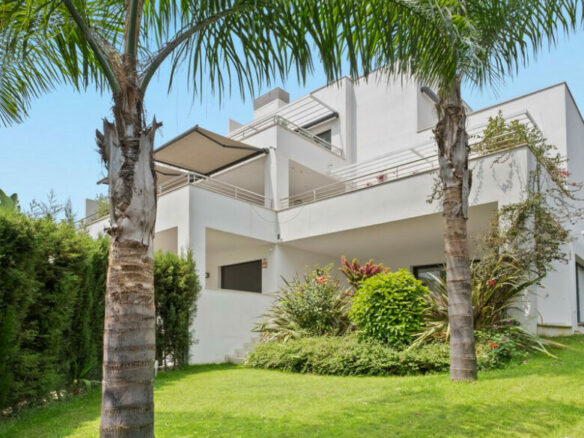 Golden Mile – 3B Modern garden apt – Gated