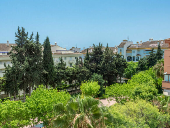 Golden Mile – 3B Penthouse near Beach & Town