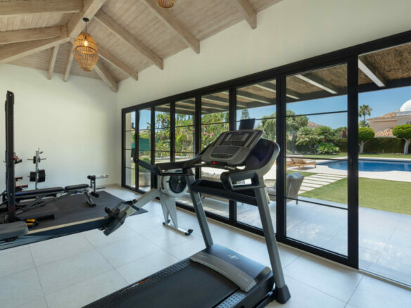 Reduced – El Paraiso – 5B Villa – Turn Key Ready