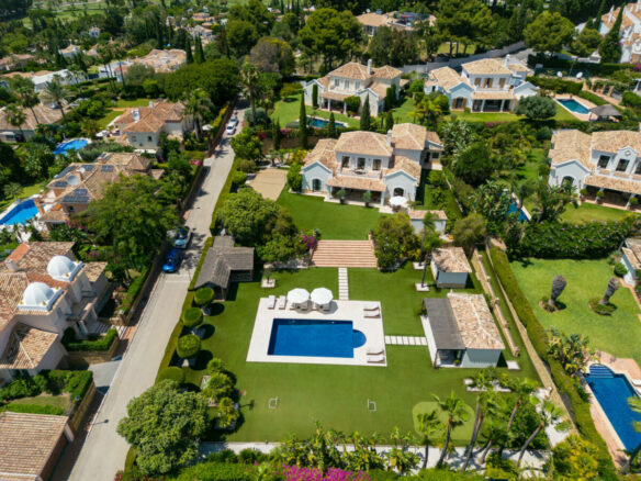 Reduced – El Paraiso – 5B Villa – Turn Key Ready
