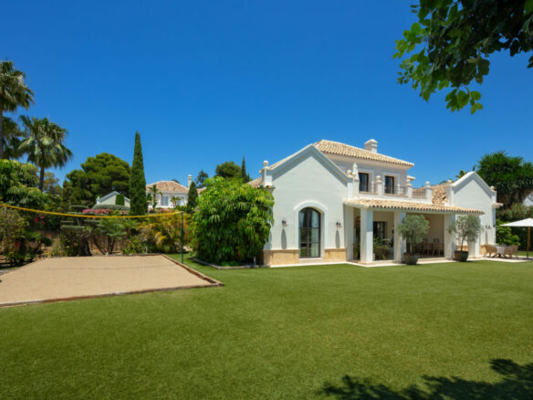 Reduced – El Paraiso – 5B Villa – Turn Key Ready