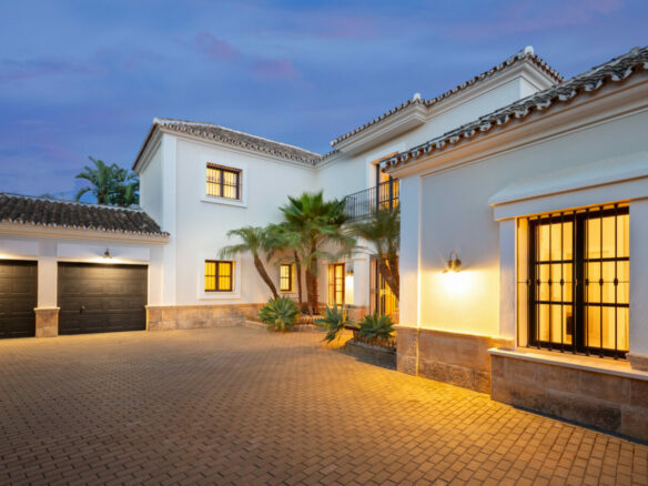 Reduced – El Paraiso – 5B Villa – Turn Key Ready