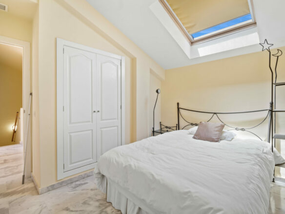 Golden Mile – 3B Penthouse near Beach & Town