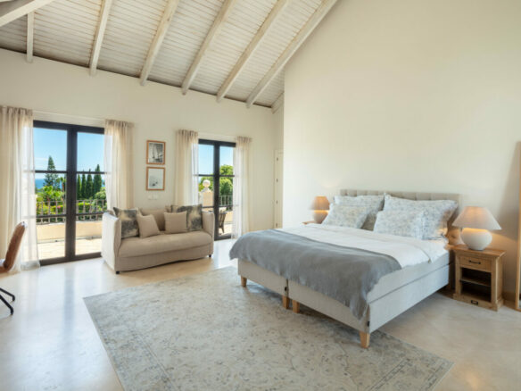 Reduced – El Paraiso – 5B Villa – Turn Key Ready