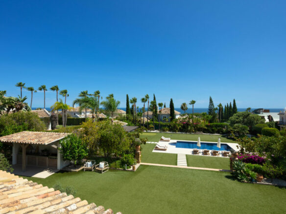 Reduced – El Paraiso – 5B Villa – Turn Key Ready