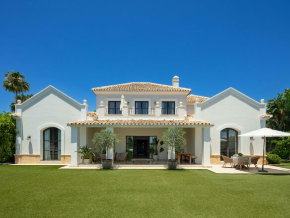 Reduced – El Paraiso – 5B Villa – Turn Key Ready
