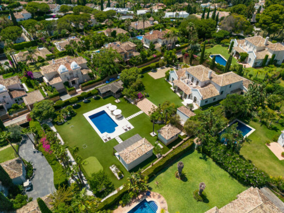 Reduced – El Paraiso – 5B Villa – Turn Key Ready