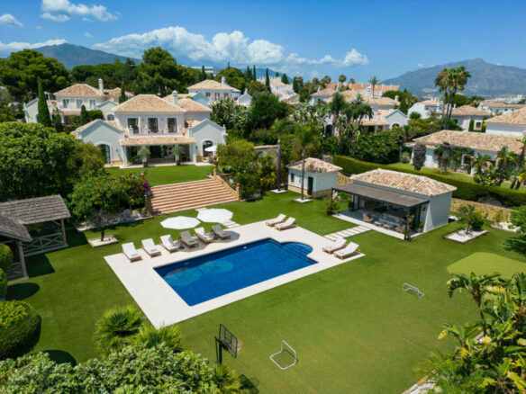 Reduced – El Paraiso – 5B Villa – Turn Key Ready