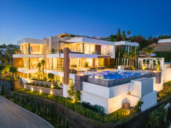 SOLD – La Quinta – 6B Modern Villa – Sea Views  – Gated