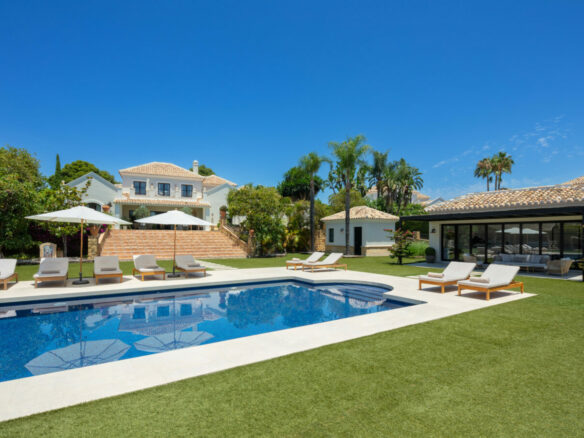 Reduced – El Paraiso – 5B Villa – Turn Key Ready