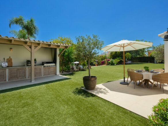Reduced – El Paraiso – 5B Villa – Turn Key Ready